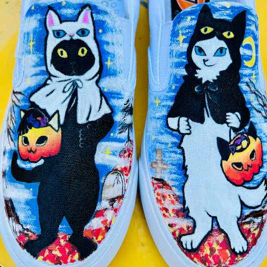Halloween Trick Or Treat Cats Hand Painted Fall Graveyard Scene Canvas Shoes 8.5